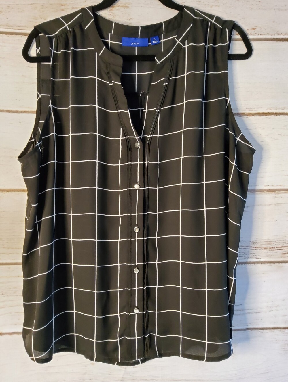 Apt. 9 Black & White Pintuck Button-Front Tank